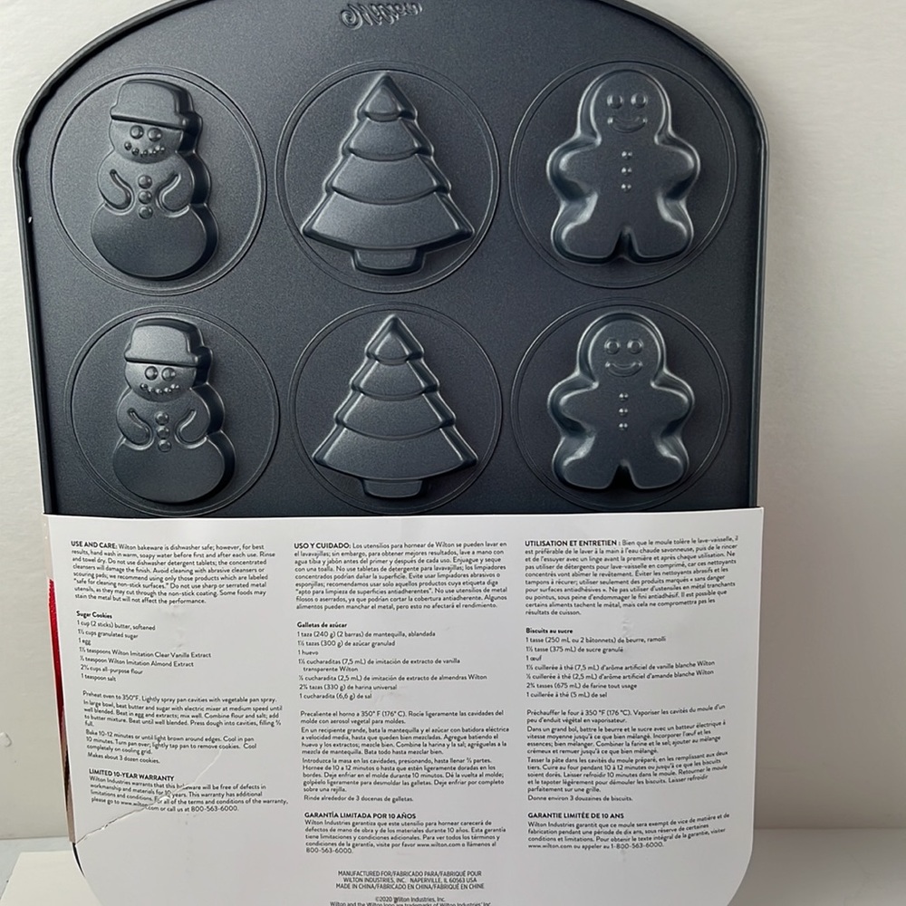 Wilton 13 cavity cookie shapes pan - Picture 2 of 3